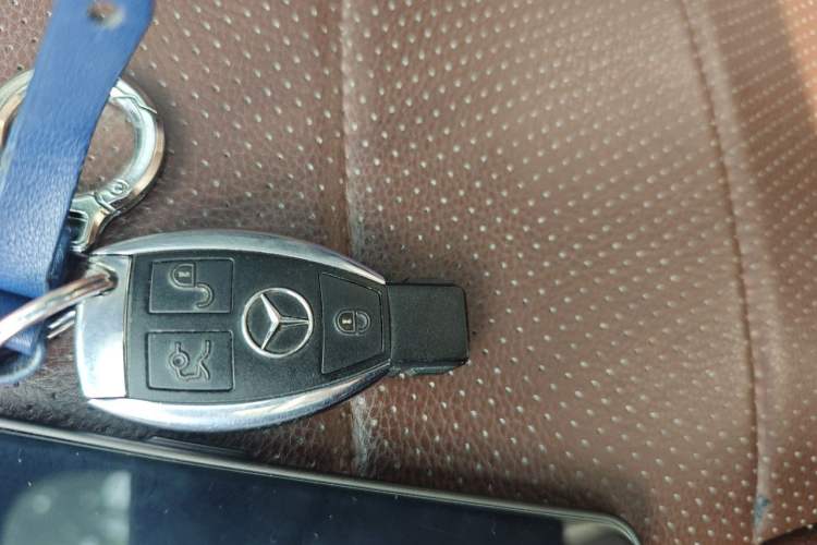Used Mercedes-Benz GLC 2019 Facelift GLC 260 L 4MATIC Luxury Model Vehicle Key
