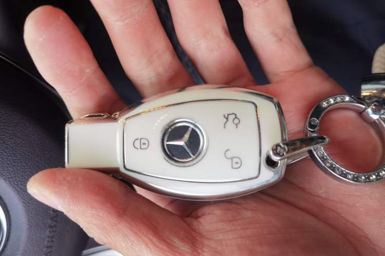 Used Mercedes-Benz GLC 2019 GLC 300 L 4MATIC Dynamic Model Vehicle Key