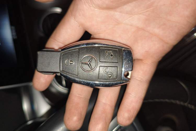 Used Mercedes-Benz GLC 2019 GLC 260 4MATIC Luxury Model Vehicle Key