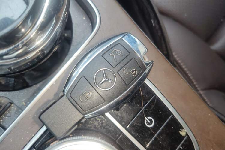 Used Mercedes-Benz GLC 2019 GLC 300 L 4MATIC Dynamic Model Vehicle Key