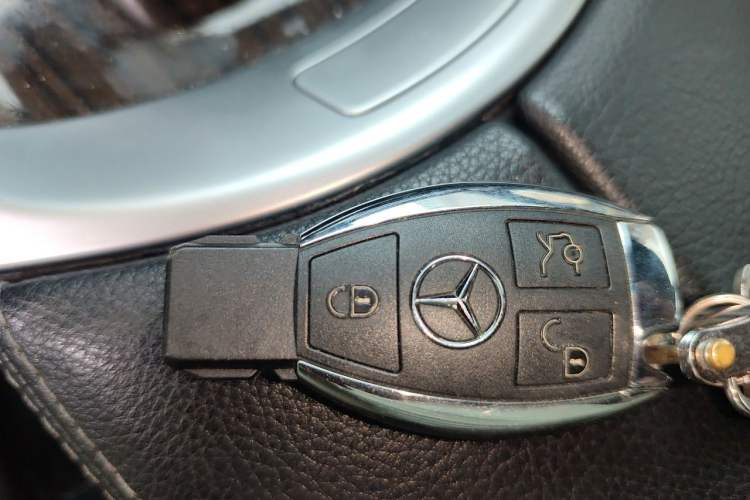 Used Mercedes-Benz GLC 2019 Facelift GLC 260 L 4MATIC Luxury Model Vehicle Key
