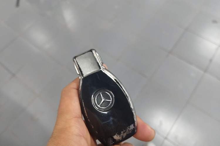 Used Mercedes-Benz GLC 2019 Facelift GLC 260 L 4MATIC Luxury Model Vehicle Key