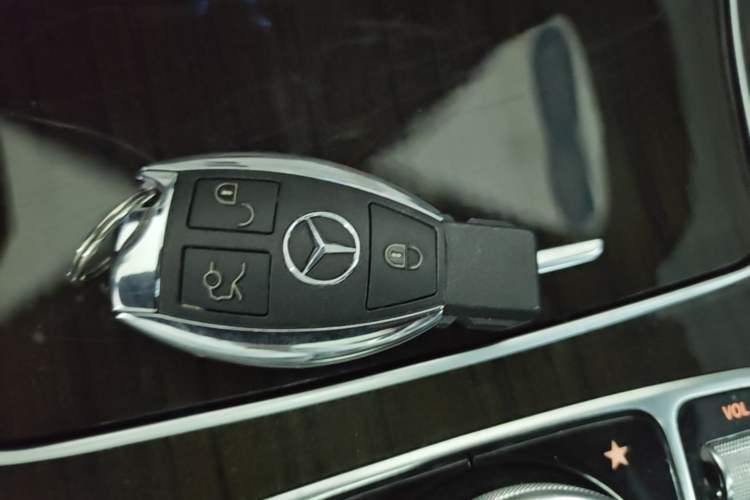 Used Mercedes-Benz GLC 2019 GLC 260 L 4MATIC Dynamic Model Vehicle Key