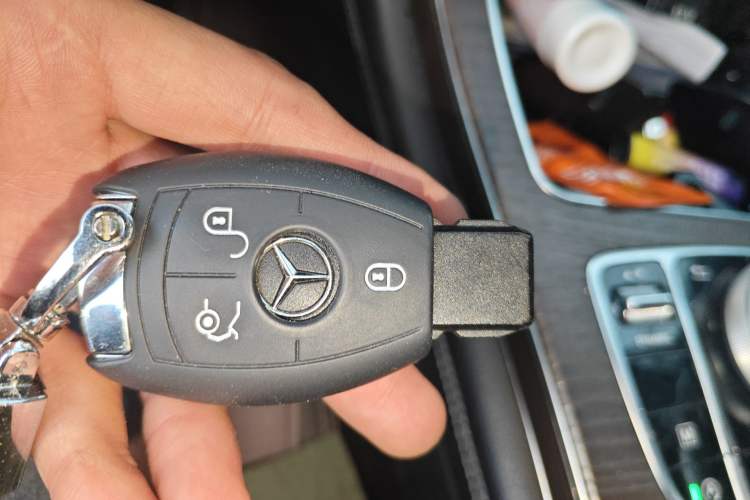 Used Mercedes-Benz GLC 2019 GLC 300 L 4MATIC Dynamic Model Vehicle Key