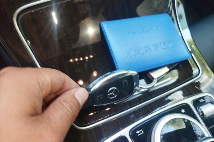 Used Mercedes-Benz GLC 2019 GLC 260 L 4MATIC Dynamic Model Vehicle Key