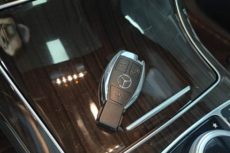 Used Mercedes-Benz GLC 2019 Facelift GLC 260 L 4MATIC Luxury Model Vehicle Key