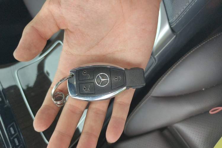 Used Mercedes-Benz GLC 2019 GLC 260 L 4MATIC Dynamic Model Vehicle Key