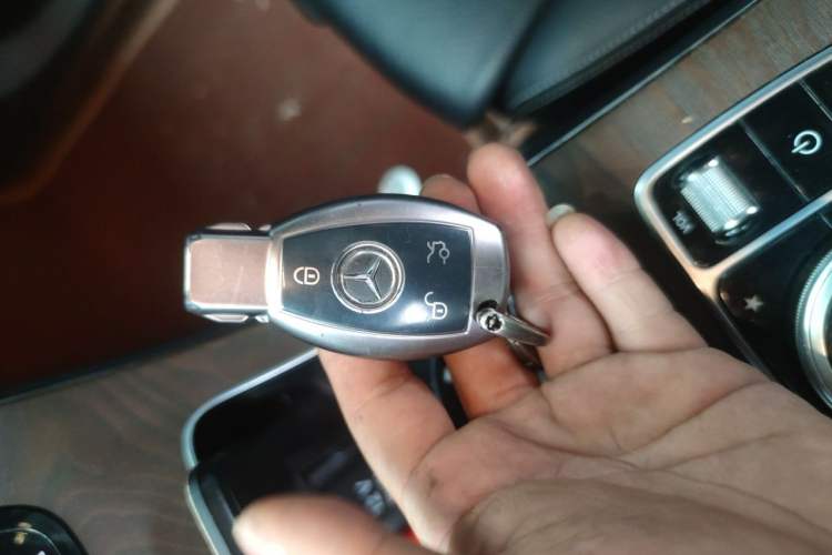 Used Mercedes-Benz GLC 2019 GLC 300 L 4MATIC Dynamic Model Vehicle Key