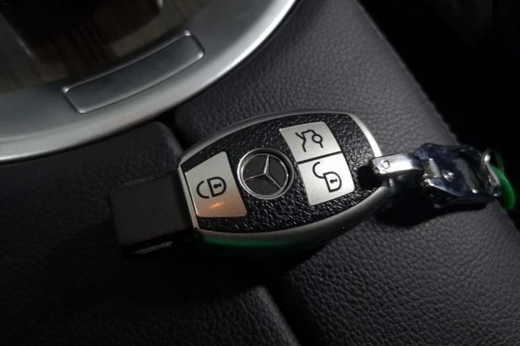 Used Mercedes-Benz GLC 2019 GLC 260 L 4MATIC Dynamic Model Vehicle Key