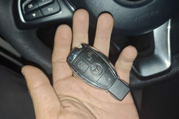 Used Mercedes-Benz GLC 2019 GLC 260 L 4MATIC Dynamic Model Vehicle Key