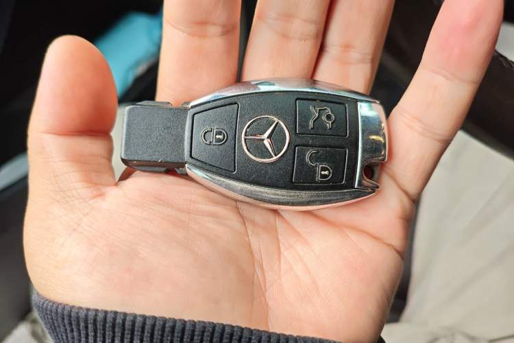 Used Mercedes-Benz GLC 2019 Facelift GLC 260 L 4MATIC Luxury Model Vehicle Key