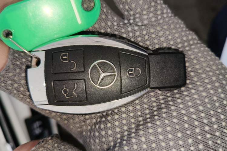 Used Mercedes-Benz GLC 2019 Facelift GLC 260 L 4MATIC Luxury Model Vehicle Key
