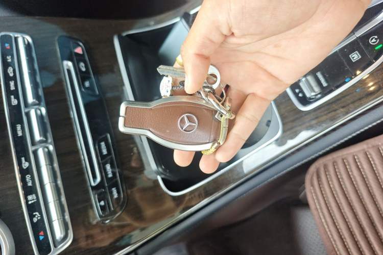 Used Mercedes-Benz GLC 2019 GLC 260 L 4MATIC Luxury Model Vehicle Key