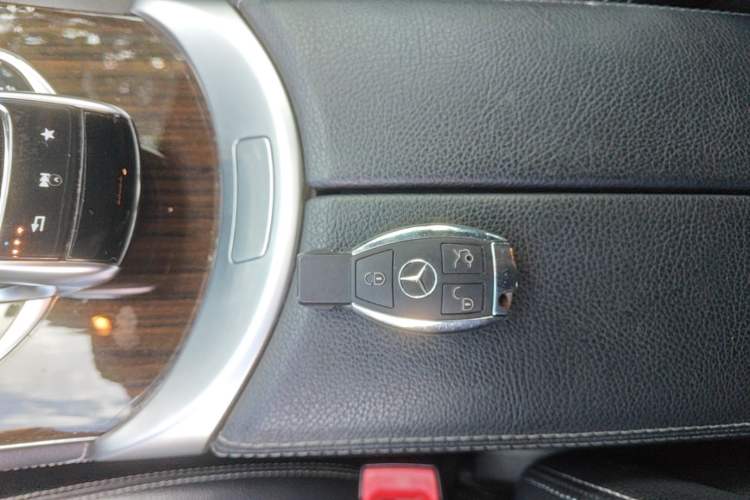 Used Mercedes-Benz GLC 2019 GLC 260 L 4MATIC Dynamic Model Vehicle Key