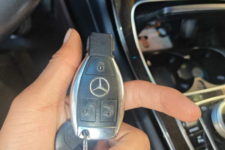 Used Mercedes-Benz GLC 2019 GLC 260 L 4MATIC Dynamic Model Vehicle Key
