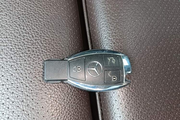 Used Mercedes-Benz GLC 2019 Facelift GLC 260 L 4MATIC Luxury Model Vehicle Key