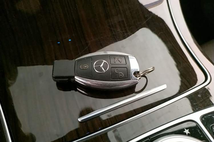 Used Mercedes-Benz GLC 2019 GLC 260 L 4MATIC Dynamic Model Vehicle Key