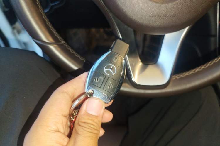 Used Mercedes-Benz GLC 2019 Facelift GLC 260 L 4MATIC Luxury Model Vehicle Key