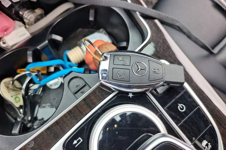 Used Mercedes-Benz GLC 2019 Facelift GLC 260 L 4MATIC Luxury Model Vehicle Key