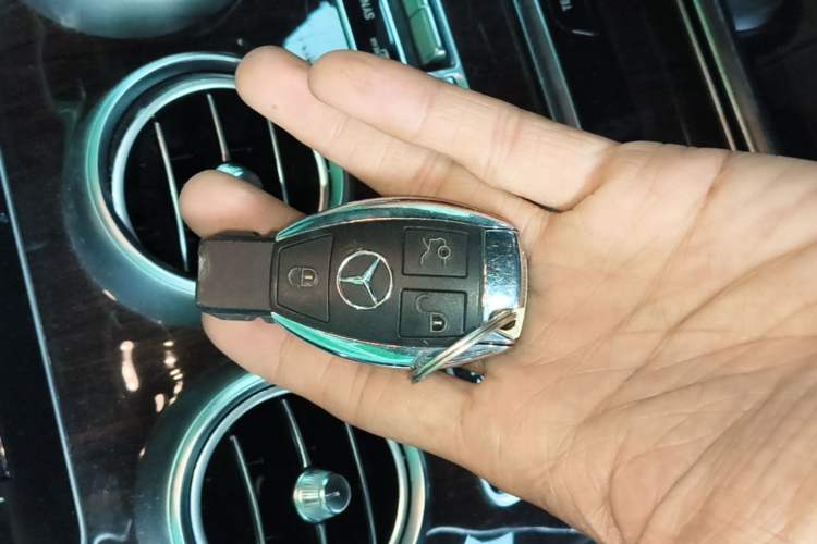 Used Mercedes-Benz GLC 2019 Facelift GLC 260 L 4MATIC Luxury Model Vehicle Key