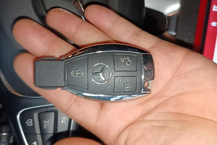Used Mercedes-Benz GLC 2019 GLC 260 4MATIC Luxury Model Vehicle Key