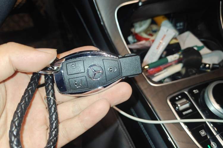 Used Mercedes-Benz GLC 2019 GLC 300 L 4MATIC Dynamic Model Vehicle Key
