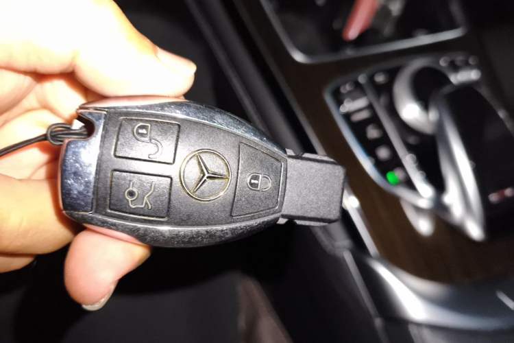 Used Mercedes-Benz GLC 2019 GLC 260 L 4MATIC Dynamic Model Vehicle Key