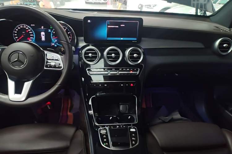 Used Mercedes-Benz GLC 2020 Facelifted GLC 260 L 4MATIC Dynamic Edition Audio And AC Panel