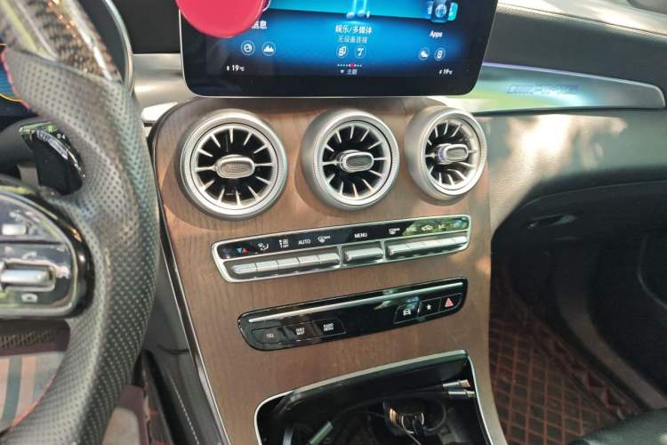 Used Mercedes-Benz GLC 2020 Facelift GLC 260 L 4MATIC Luxury Edition Audio And AC Panel