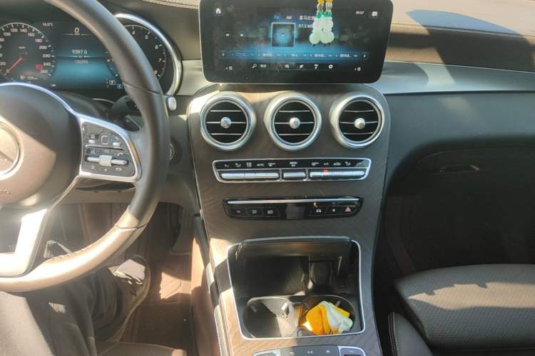 Used Mercedes-Benz GLC 2020 Facelift GLC 260 L 4MATIC Luxury Edition Audio And AC Panel