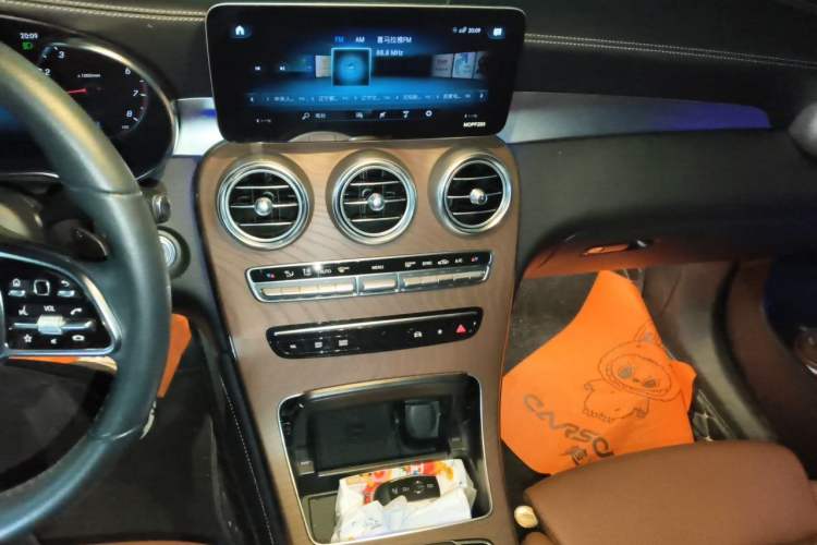 Used Mercedes-Benz GLC 2020 GLC 300 L 4MATIC Dynamic Edition Audio And AC Panel