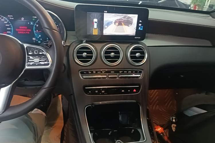 Used Mercedes-Benz GLC 2020 Facelifted GLC 260 L 4MATIC Dynamic Edition Audio And AC Panel