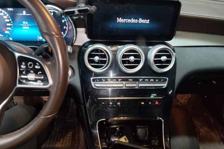 Used Mercedes-Benz GLC 2020 Facelifted GLC 260 L 4MATIC Dynamic Edition Audio And AC Panel