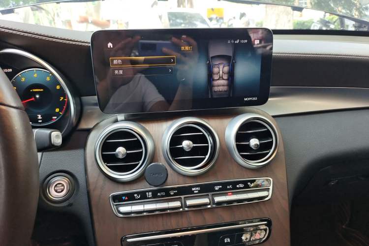 Used Mercedes-Benz GLC 2020 Facelift GLC 300 L 4MATIC Dynamic Edition Audio And AC Panel