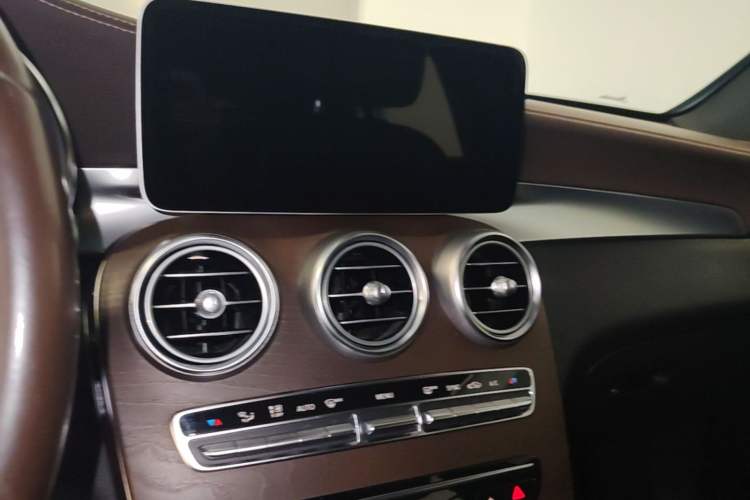 Used Mercedes-Benz GLC 2020 GLC 300 L 4MATIC Dynamic Edition Audio And AC Panel
