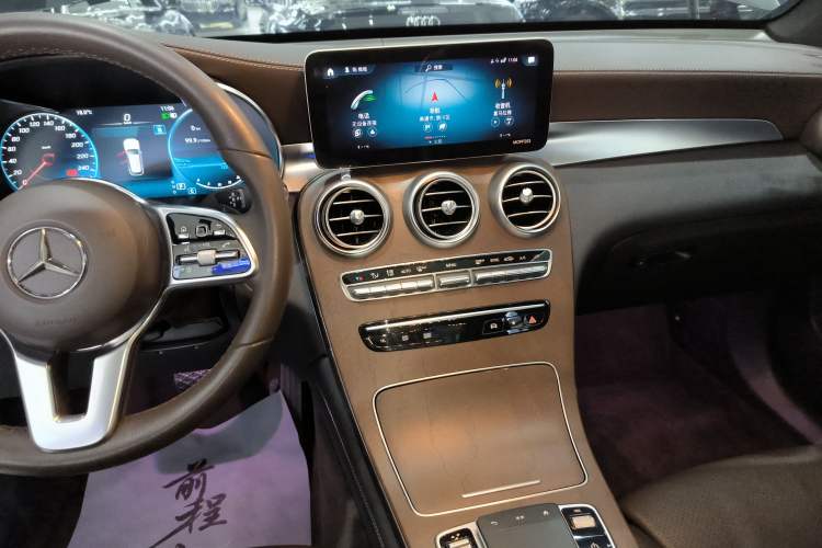 Used Mercedes-Benz GLC 2020 Facelift GLC 260 L 4MATIC Luxury Edition Audio And AC Panel