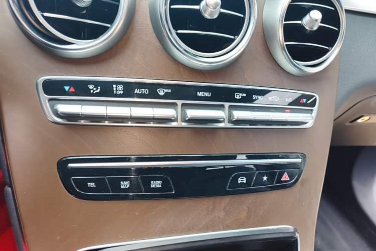 Used Mercedes-Benz GLC 2020 GLC 300 L 4MATIC Dynamic Edition Audio And AC Panel
