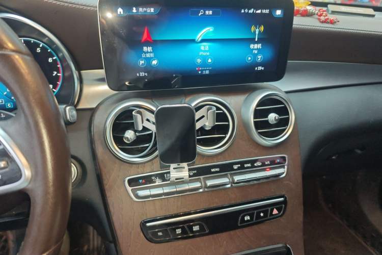 Used Mercedes-Benz GLC 2020 Facelift GLC 260 L 4MATIC Luxury Edition Audio And AC Panel
