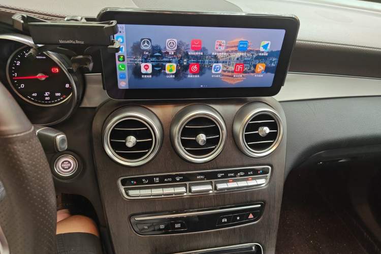 Used Mercedes-Benz GLC 2020 GLC 260 L 4MATIC Dynamic Model Audio And AC Panel