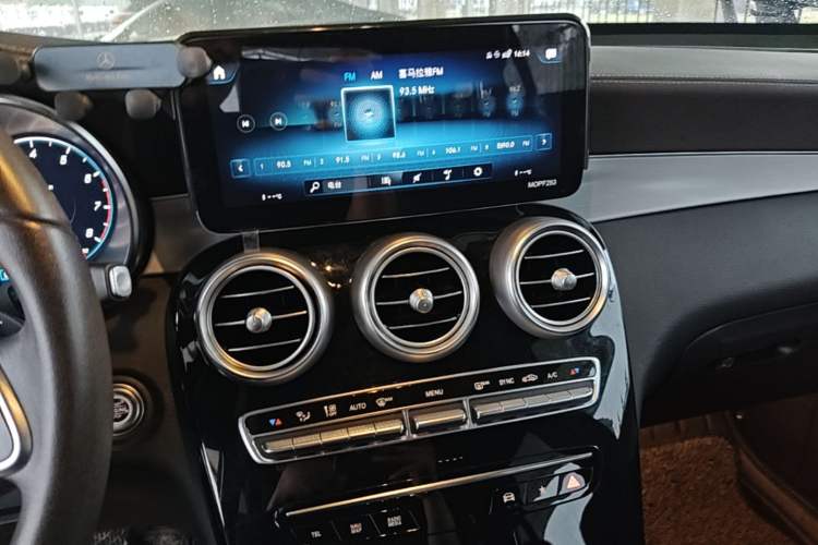 Used Mercedes-Benz GLC 2020 Facelifted GLC 260 L 4MATIC Dynamic Edition Audio And AC Panel