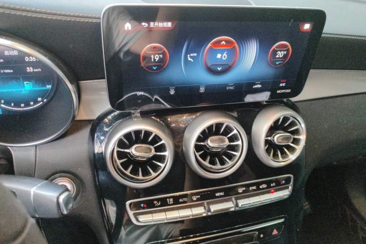 Used Mercedes-Benz GLC 2020 Facelifted GLC 260 L 4MATIC Dynamic Edition Audio And AC Panel