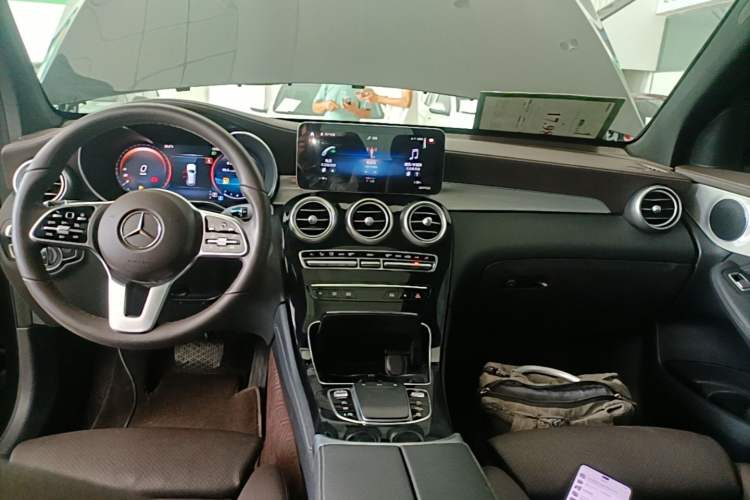 Used Mercedes-Benz GLC 2020 Facelifted GLC 260 L 4MATIC Dynamic Edition Audio And AC Panel