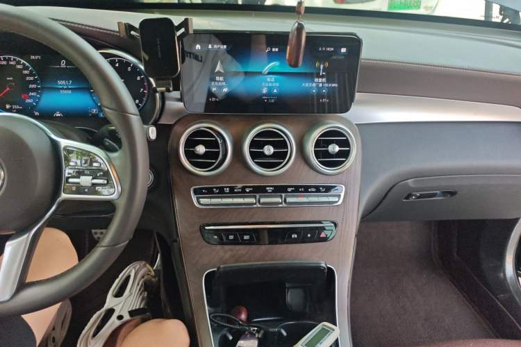 Used Mercedes-Benz GLC 2020 Facelift GLC 300 L 4MATIC Dynamic Edition Audio And AC Panel