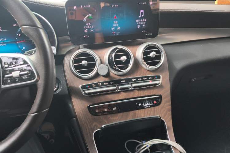 Used Mercedes-Benz GLC 2020 Facelift GLC 260 L 4MATIC Luxury Edition Audio And AC Panel