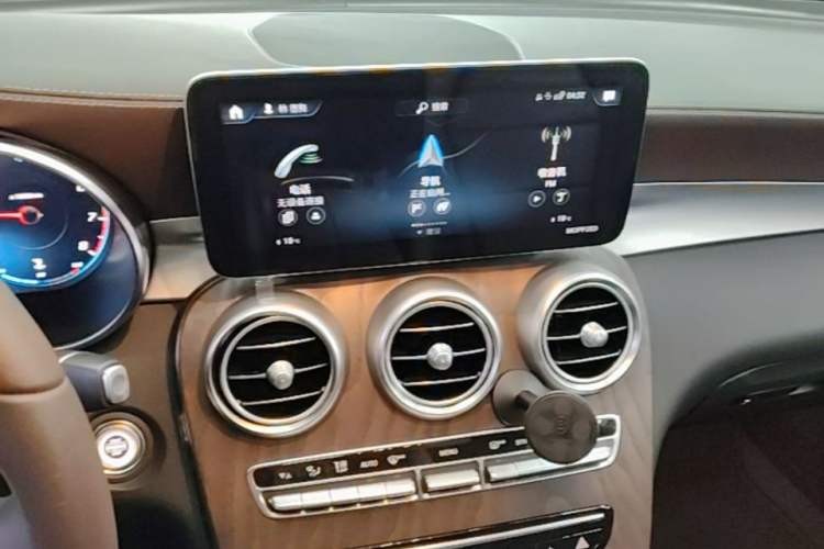 Used Mercedes-Benz GLC 2020 Facelift GLC 260 L 4MATIC Luxury Edition Audio And AC Panel