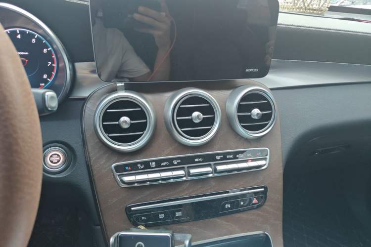 Used Mercedes-Benz GLC 2020 GLC 260 L 4MATIC Luxury Model Audio And AC Panel