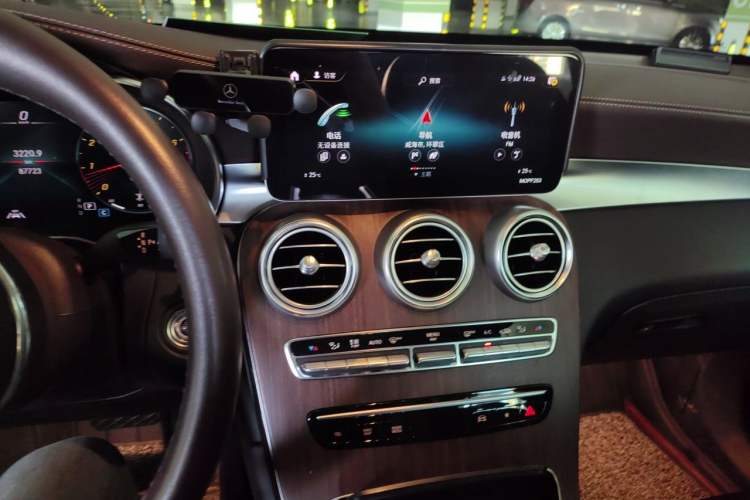 Used Mercedes-Benz GLC 2020 GLC 300 L 4MATIC Luxury Model Audio And AC Panel