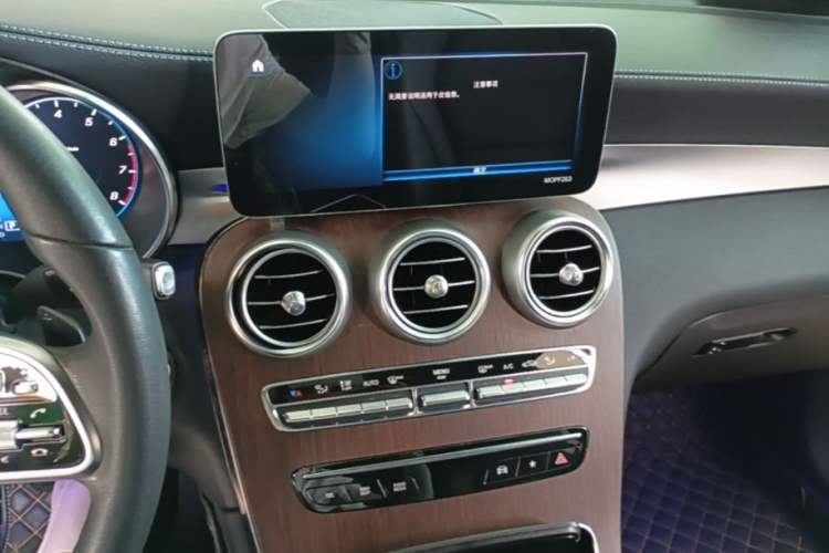 Used Mercedes-Benz GLC 2020 GLC 300 L 4MATIC Dynamic Edition Audio And AC Panel