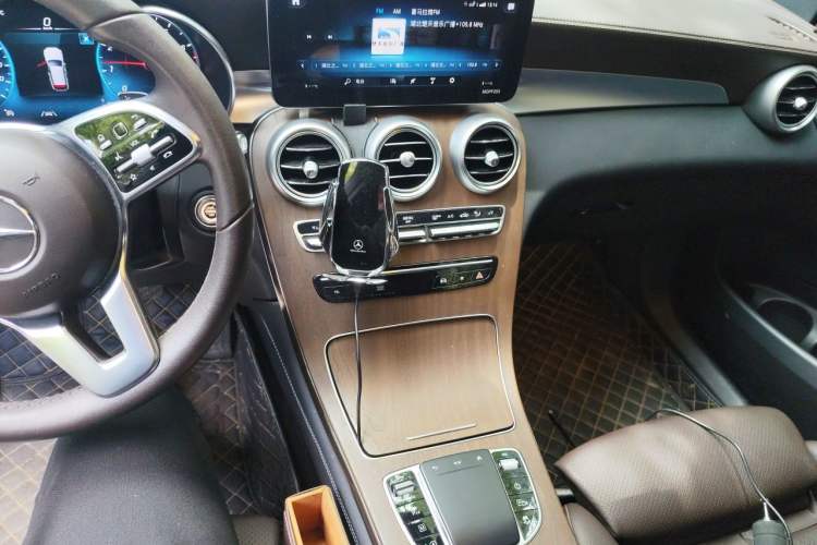 Used Mercedes-Benz GLC 2020 Facelift GLC 300 L 4MATIC Dynamic Edition Audio And AC Panel