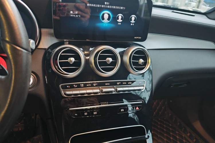 Used Mercedes-Benz GLC 2020 Facelifted GLC 260 L 4MATIC Dynamic Edition Audio And AC Panel